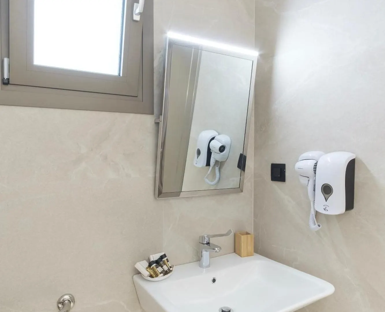 Aura Luxury Suites - Olympiada Seaside Getaways