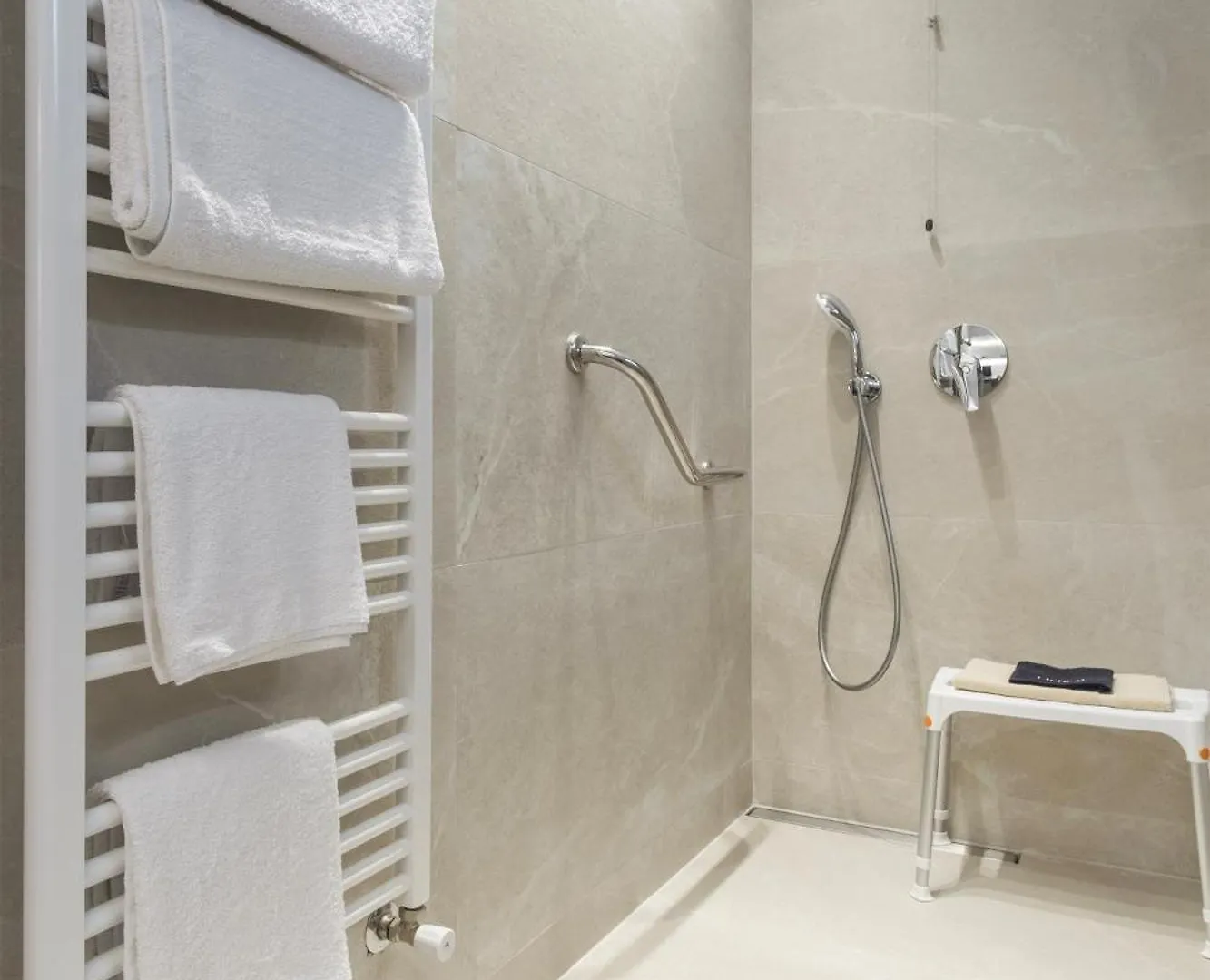 Aura Luxury Suites - Olympiada Seaside Getaways Aparthotel