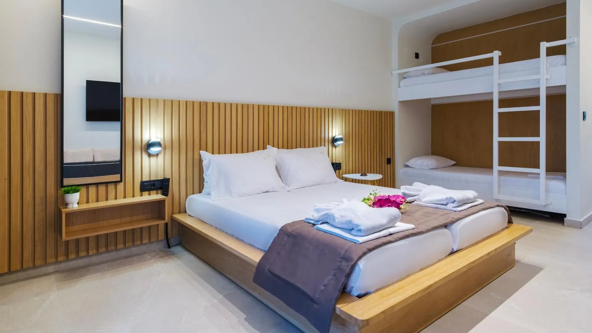 Aparthotel Aura Luxury Suites - Olympiada Seaside Getaways