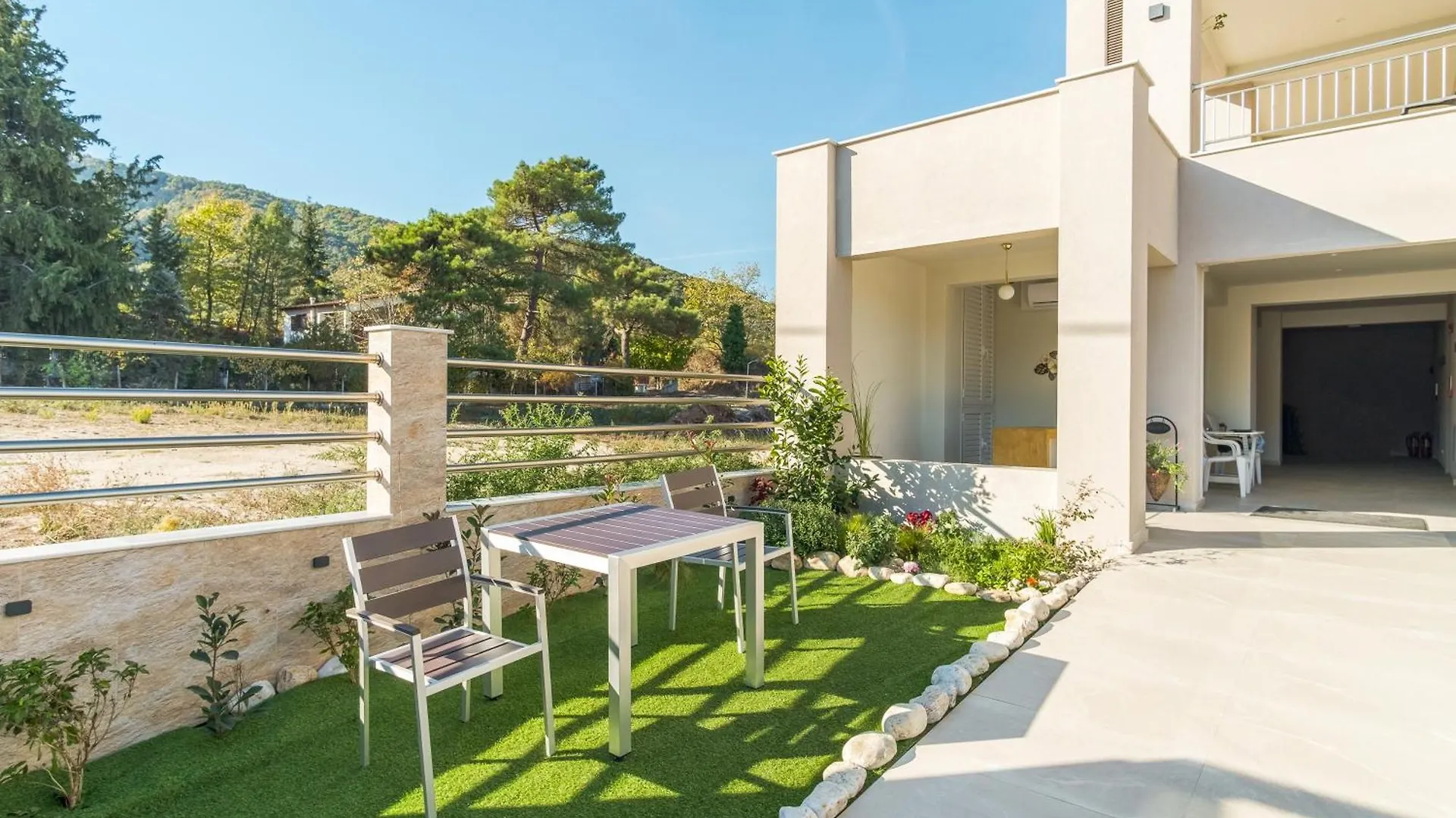 Aura Luxury Suites - Olympiada Seaside Getaways Aparthotel