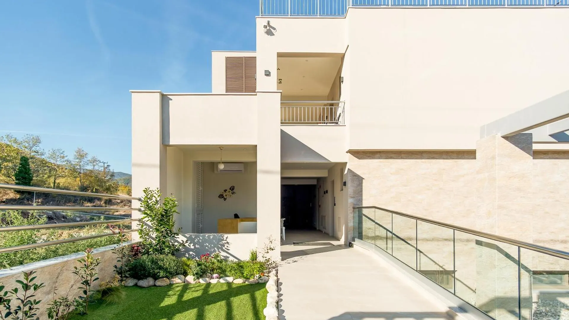 Aparthotel Aura Luxury Suites - Olympiada Seaside Getaways